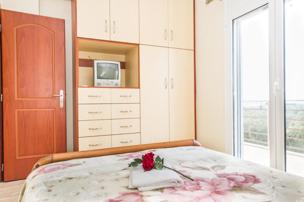 Cozy Flats In An Olive Grove By The Sandy Beach Kánalos Екстериор снимка