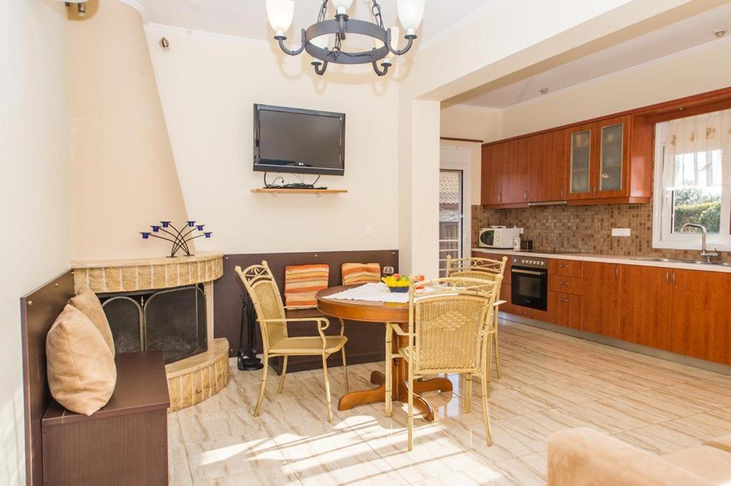 Cozy Flats In An Olive Grove By The Sandy Beach Kánalos Екстериор снимка