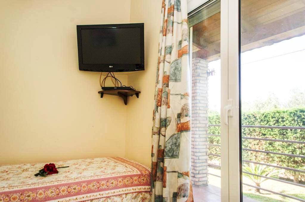 Cozy Flats In An Olive Grove By The Sandy Beach Kánalos Екстериор снимка