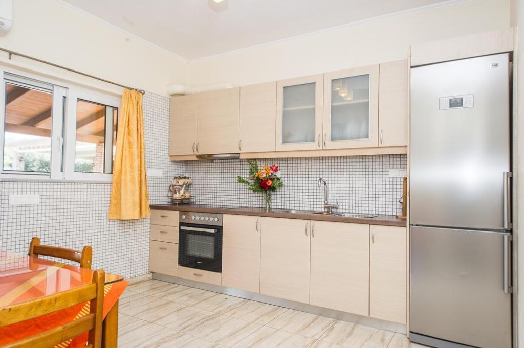 Cozy Flats In An Olive Grove By The Sandy Beach Kánalos Екстериор снимка